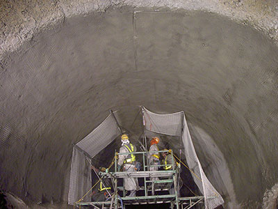 SANショット工法・トンネル補修工法（鉄道トンネル）吹付け状況全景