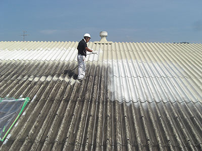 屋根遮熱美装工法 OSクール工法 下塗り材吹付け